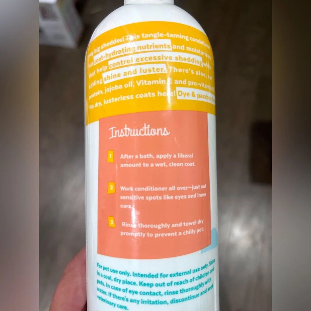 Frisco Dog & Cat Pet Shed Control Shampoo W/ Aloe Vera Sweet Nectar Scent 20 Oz